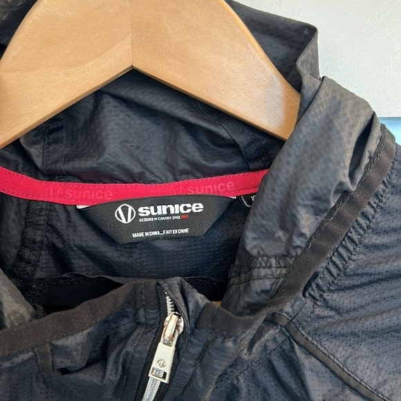 Woman’s Sunice Windbreaker large - Picture 2 of 7